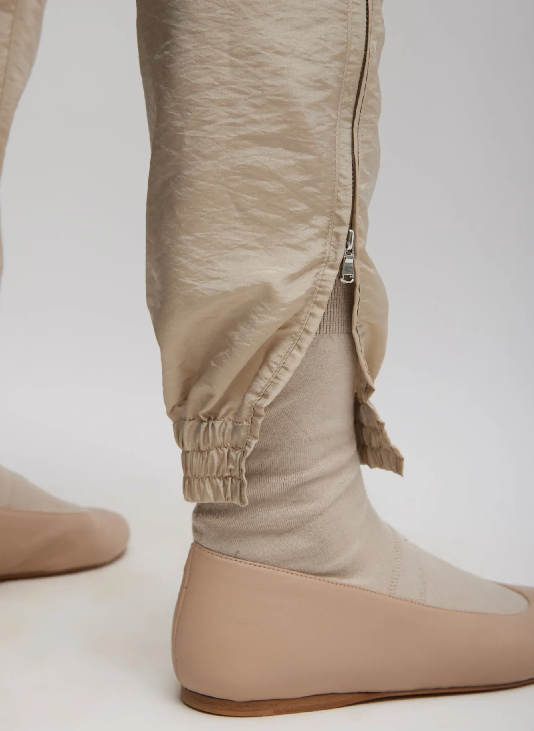 Crispy Nylon Kat Jogger